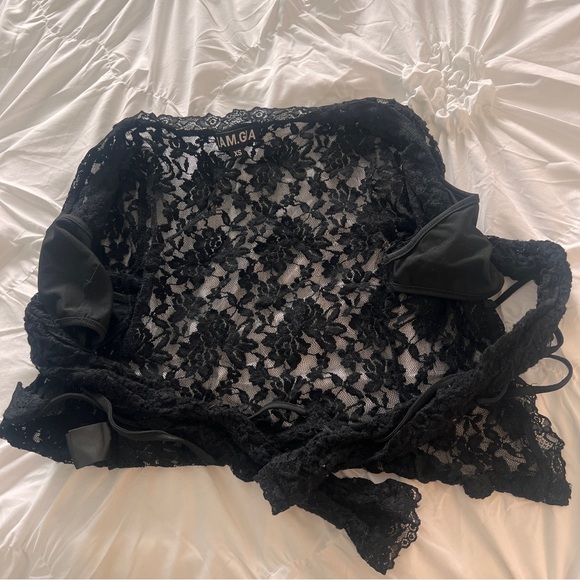 I AM GIA - Black Floral Longsleeve - Picture 3 of 4